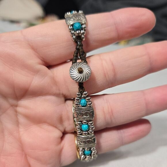Silver Tone And Turqouise Beading Bracelet - Picture 6 of 10